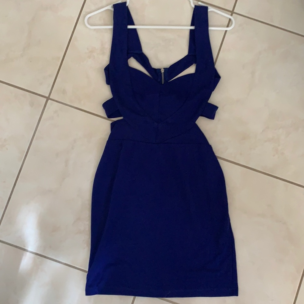 V cute blue dress with flattering back